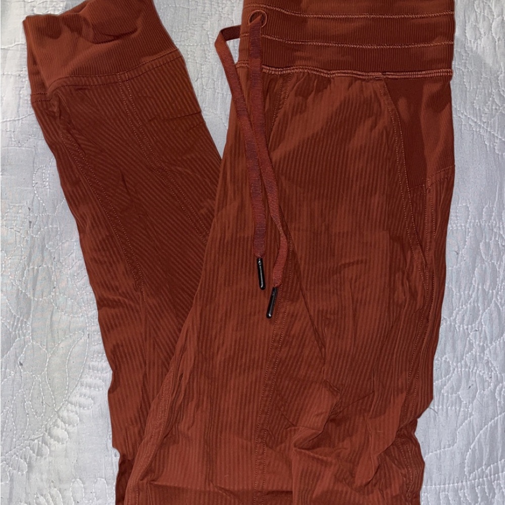 Lululemon Joggers - size 2 (dark orange)